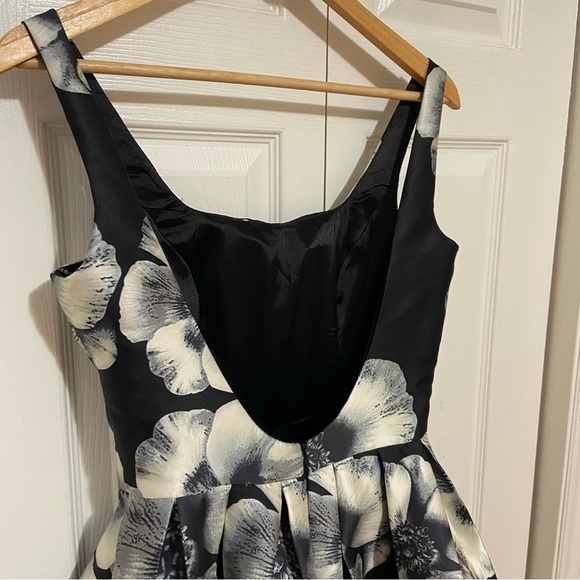 Chi Chi Black and White Pin Up 50s Floral Flare Crinoline Mini Dress Size 6 - Picture 8 of 11